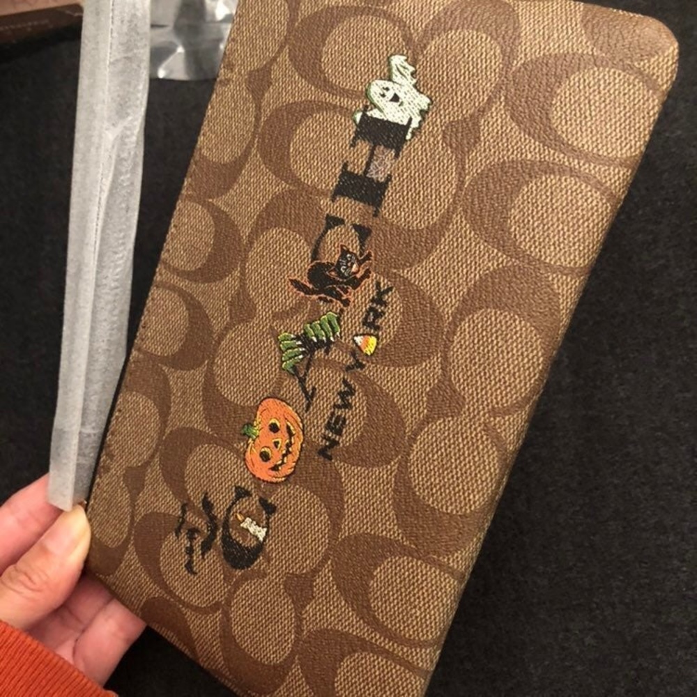 Coach Large Corner Zip Wristlet With Halloween - Picture 5 of 8